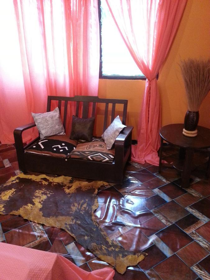 Hotel Golden Lilies à Kokrobite Extérieur photo