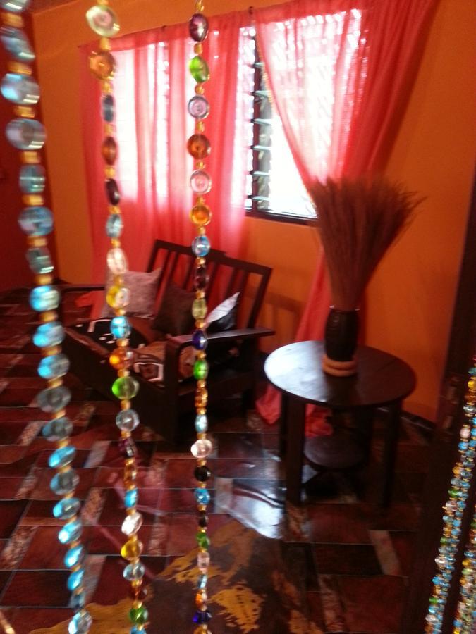 Hotel Golden Lilies à Kokrobite Extérieur photo