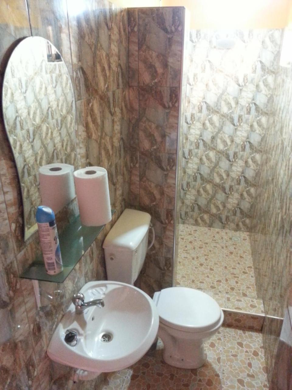 Hotel Golden Lilies à Kokrobite Extérieur photo
