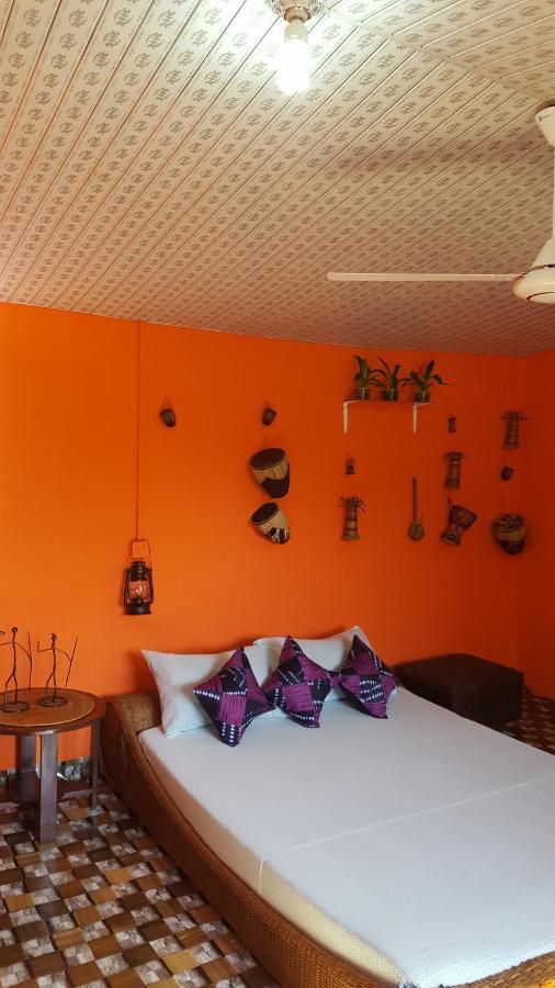 Hotel Golden Lilies à Kokrobite Extérieur photo