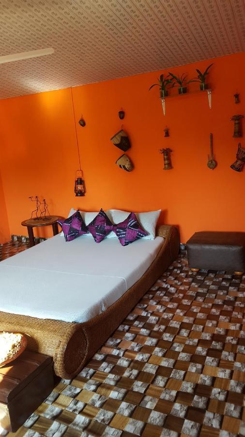 Hotel Golden Lilies à Kokrobite Extérieur photo