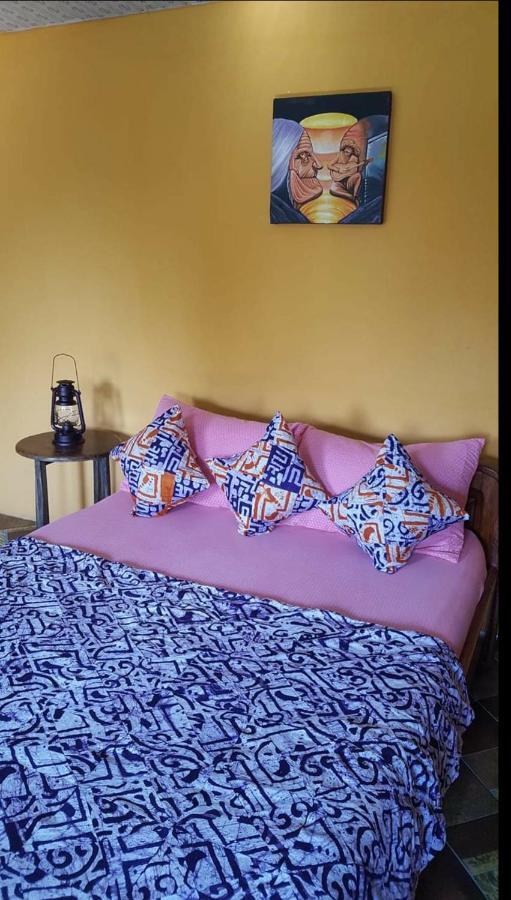 Hotel Golden Lilies à Kokrobite Extérieur photo